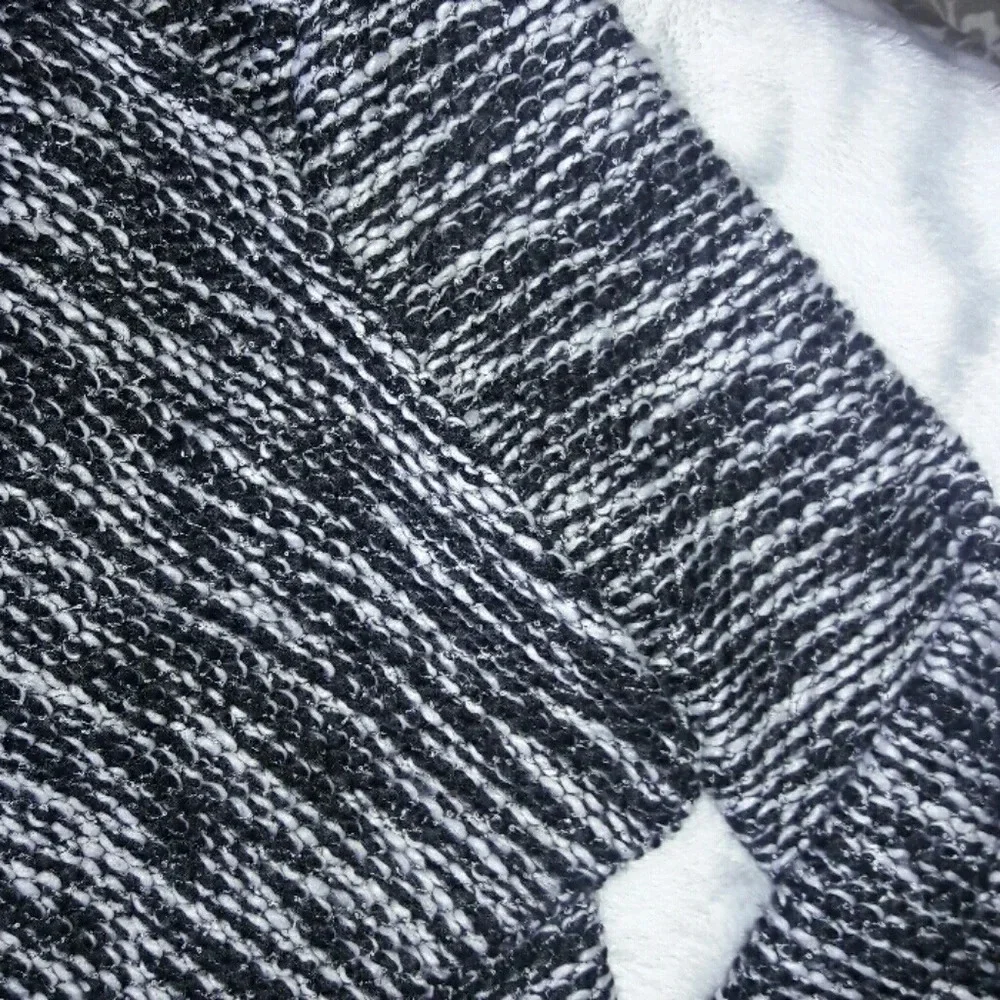 H&M Sweater - Picture 2 of 2